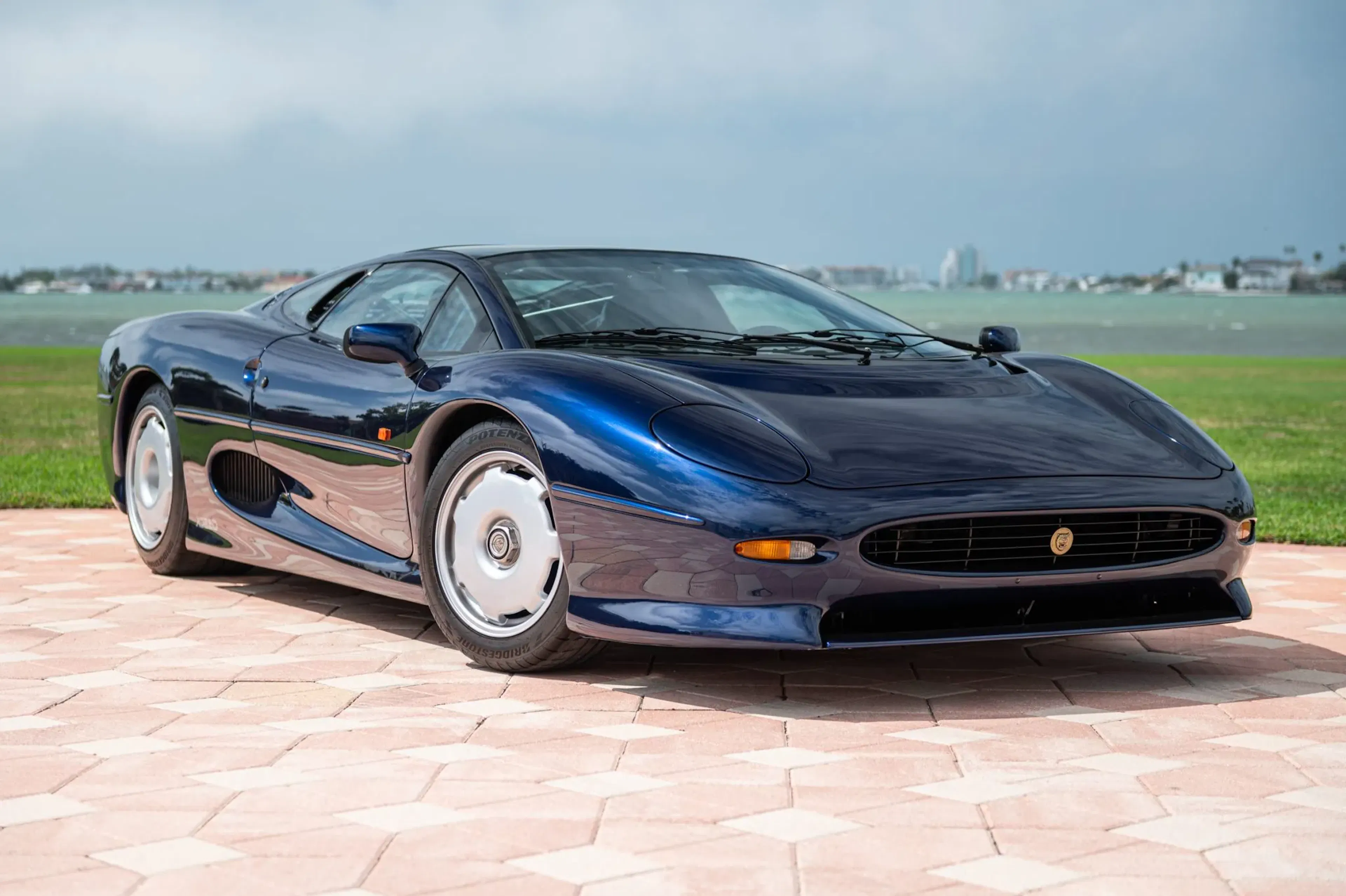 1994 Jaguar XJ 220 VIN SAJJEAEX8AX220773 | Hagerty Valuation Tools®